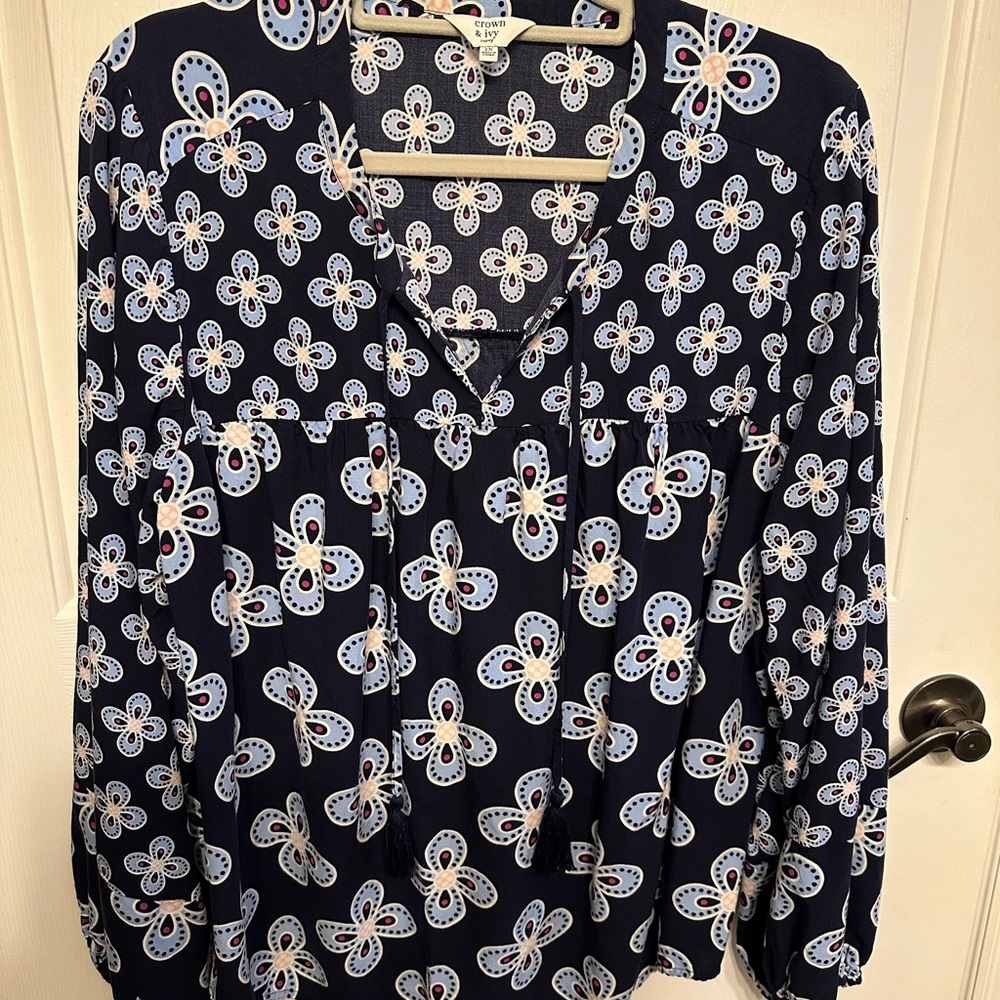 Crown & Ivy Blue Graphic Long Sleeve Tunic
